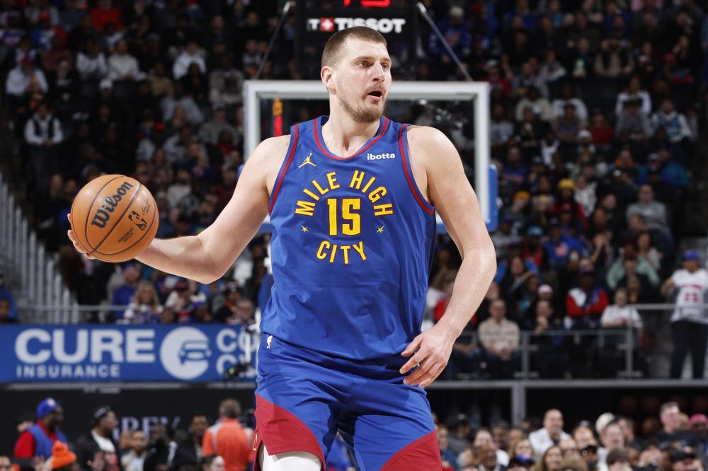 穆阿尼担纲 穆阿尼担纲